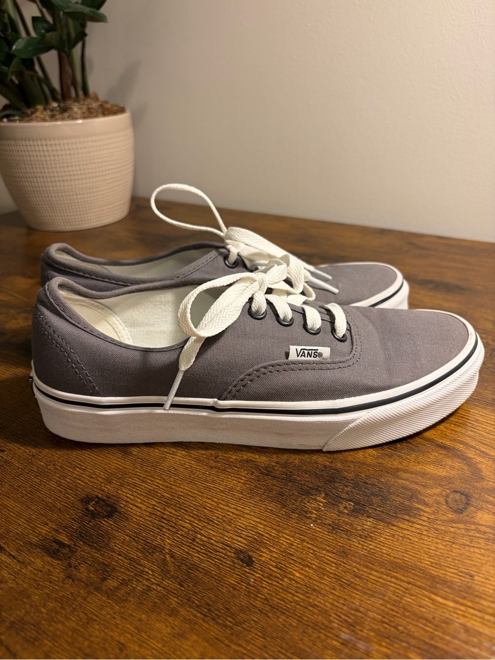 Vans Authentic Gray Canvas Low-Top Sneakers Women’s 7 Men’s 5.5